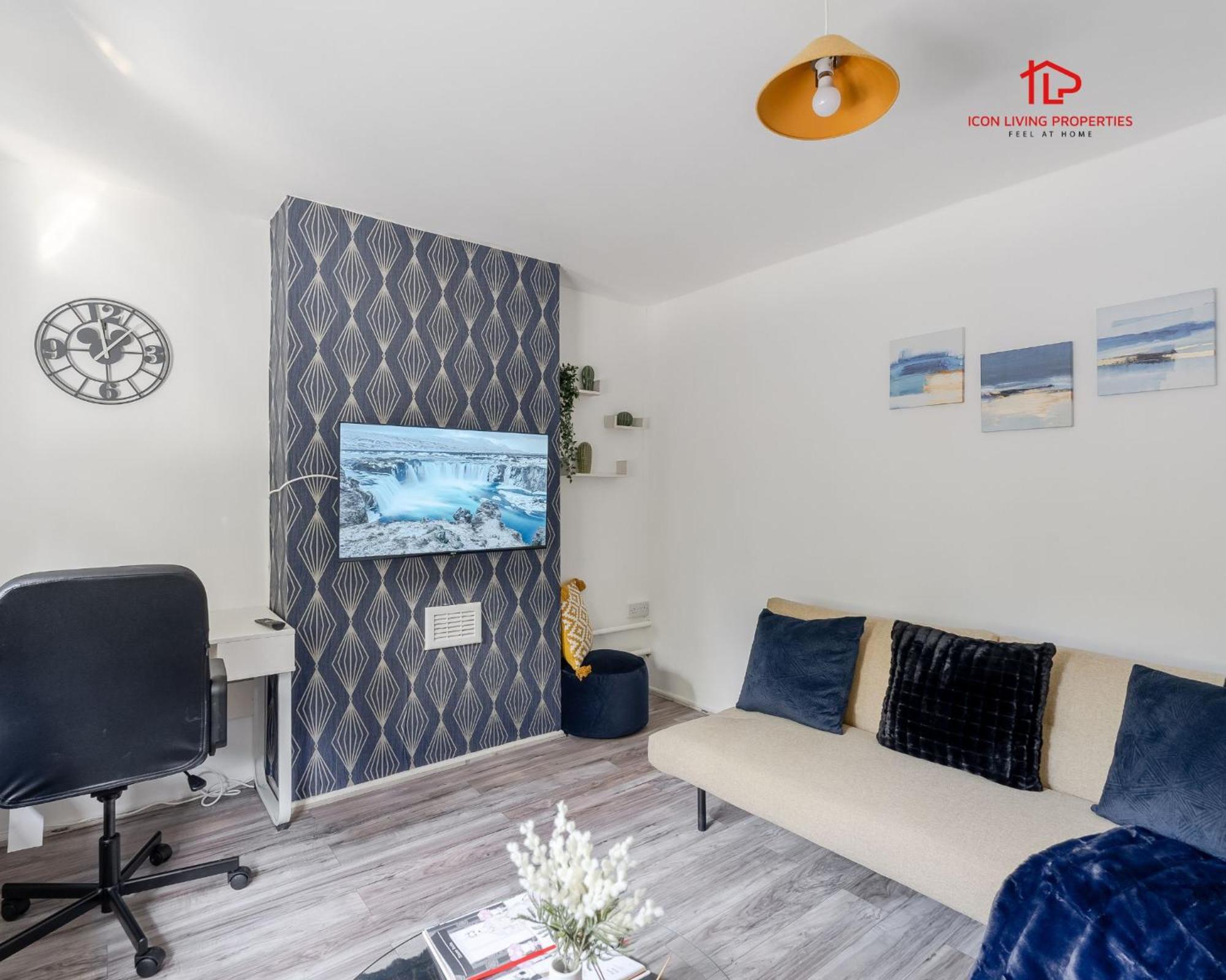 Spacious 1 Bed Flat For Contractors Leisure And Relocation Guests By Icon Living Properties Short Lets And Serviced Accommodation Barking Exterior photo